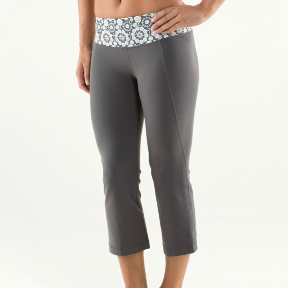 Lululemon Gather & Crow Crop - Picture 1 of 14